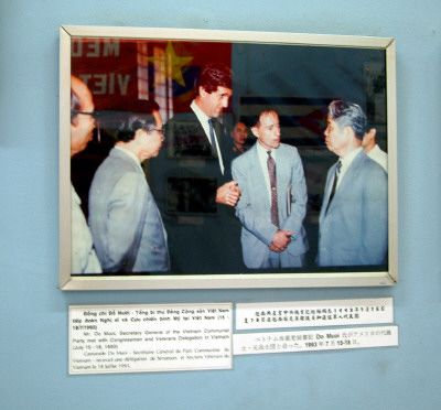 Subservient John Kerry meeting in Vietnam photo A03_zps87a3de75.jpg