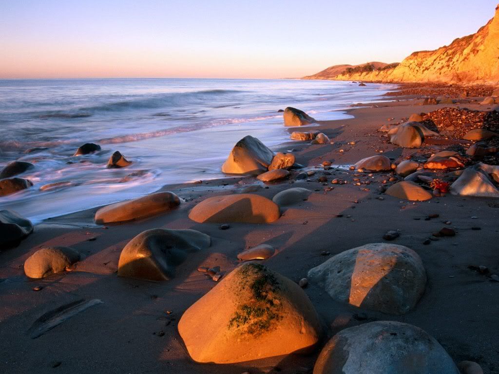 SunriseColorstheBluffsoftheBeachGav.jpg