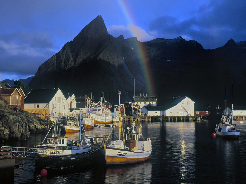 Hamnoy_Rainbow_Sakrisoy_Island_Lofo.jpg