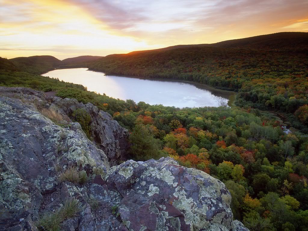 LakeoftheCloudsatSunsetPorcupineMou.jpg