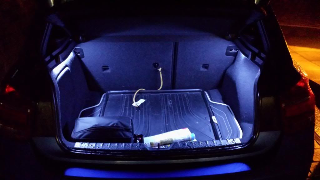 подсветка багажника автомобиля