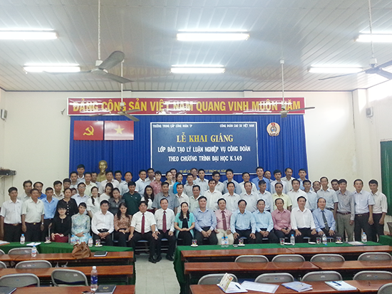 http://www.congdoancaosu.vn/uploads/Khai-giang-lop-dao-tao-ly-luan-nghiep-vu-cong-doan-K149.png