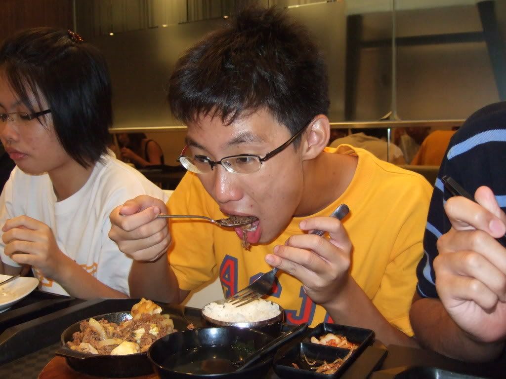 yonglit eating xD