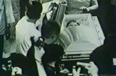 BRUCE LEE IN COFFIN Photo by NICHA_BUCKET | Photobucket